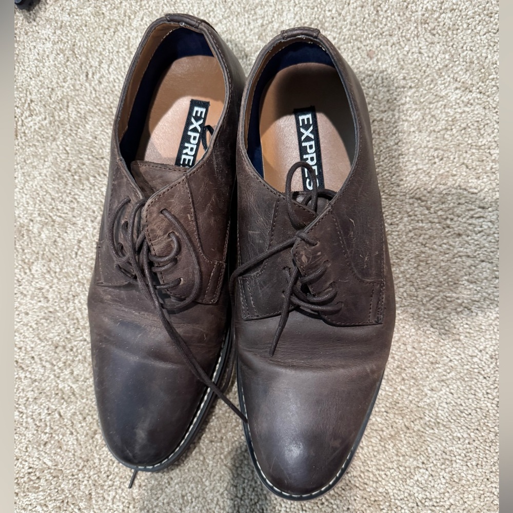 Express Brown Leather Oxfords with Classic Design